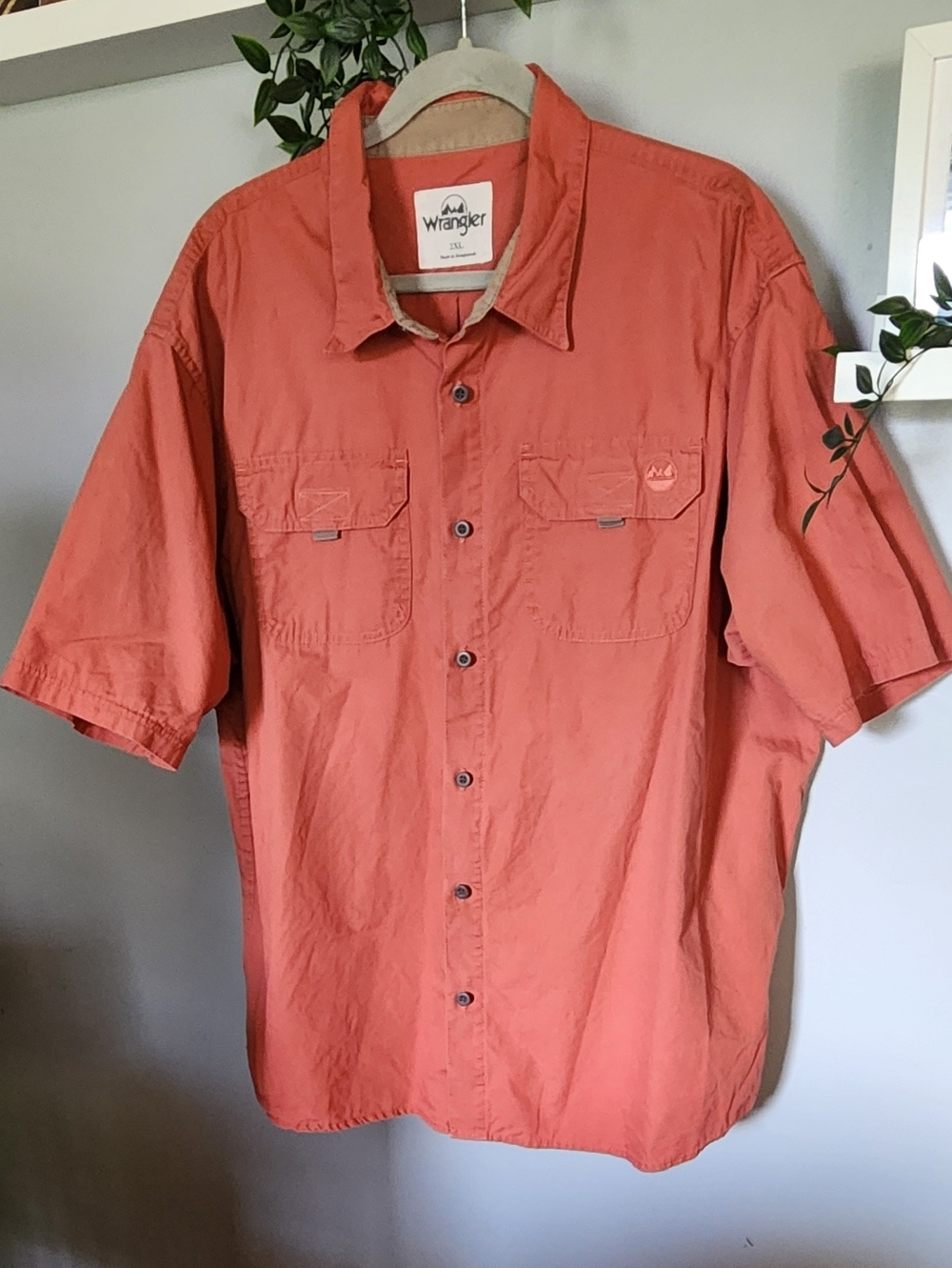 Wrangler Desert Red Short-Sleeve Casual Button-Down Shirt